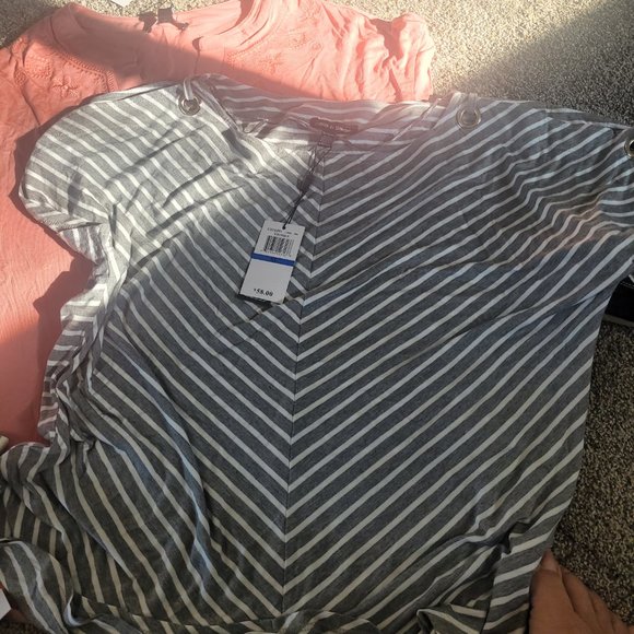 Xlarge tops - Picture 3 of 4